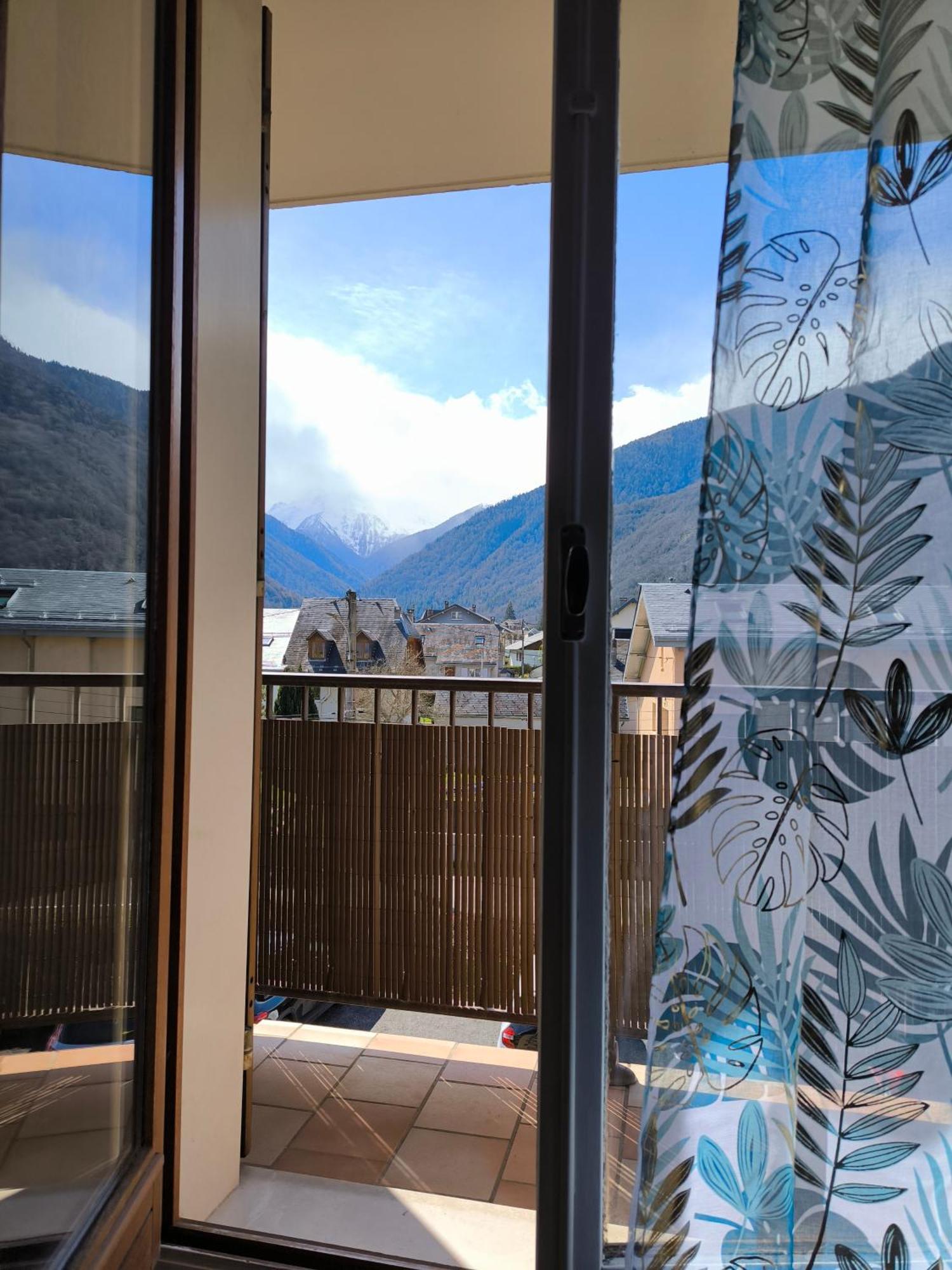 Appartement Vert Tendre Face A La Montagne Bagnères-de-Luchon Extérieur photo